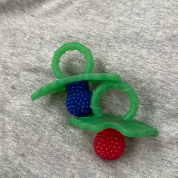 Set of 2 berry silicone teethers - Picture 1 of 1